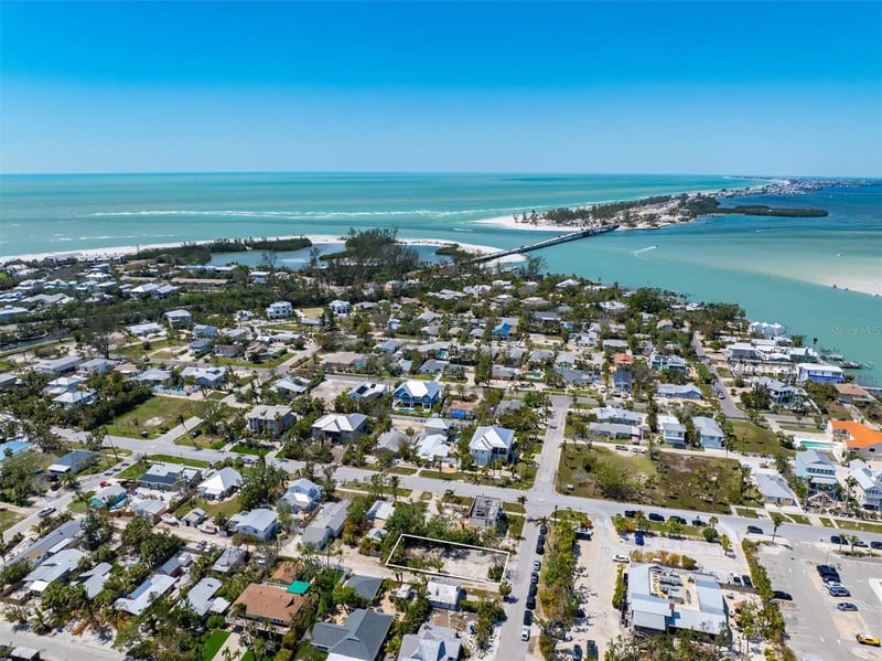 6981 Lois Ave, Longboat Key, FL 34228