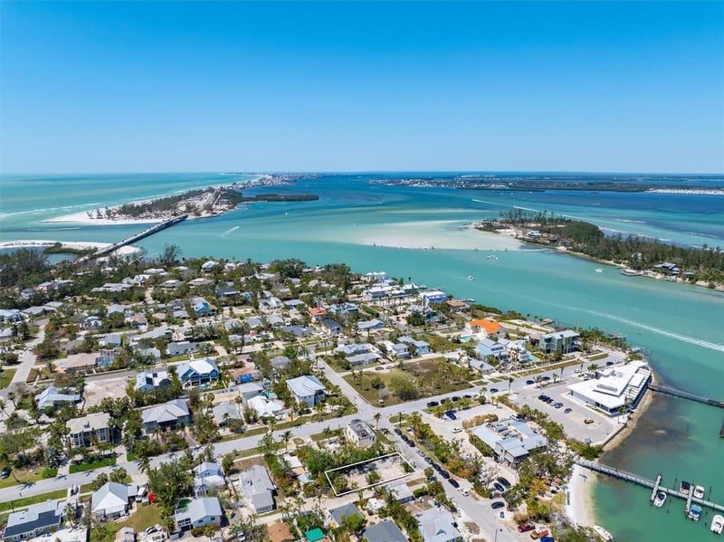 6981 Lois Ave, Longboat Key, FL 34228