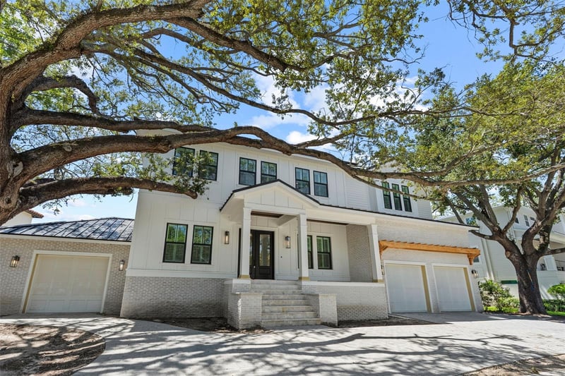690 Geneva Pl, Tampa, FL 33606