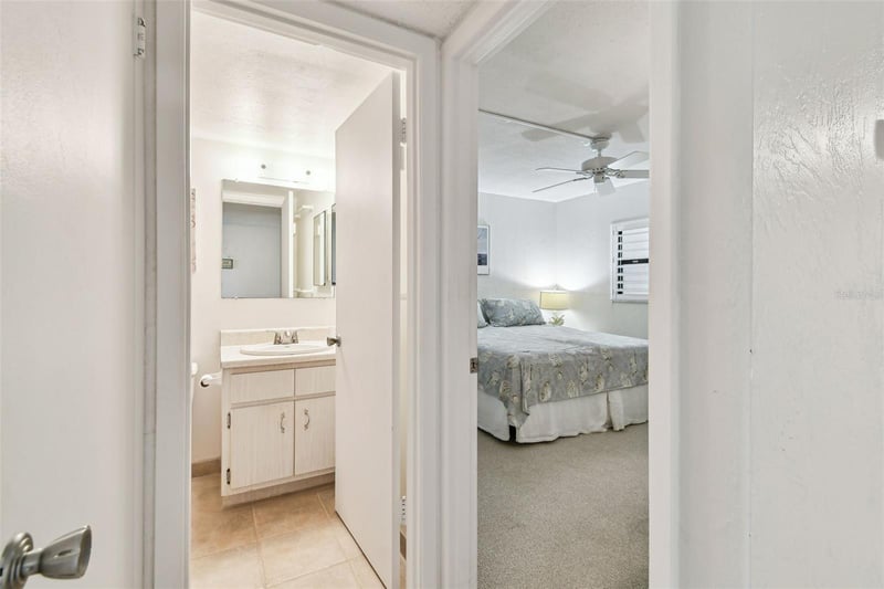 200 1st Ave #406, St Pete Beach, FL 33706