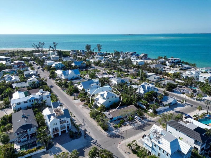 704 Gladiolus St, Anna Maria, FL 34216