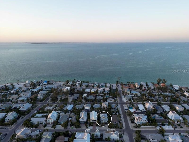 704 Gladiolus St, Anna Maria, FL 34216
