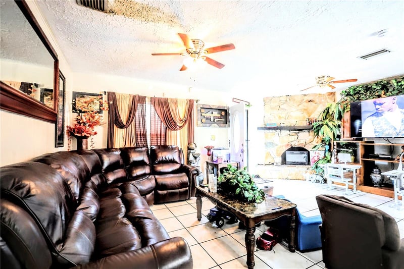 11411 19th St, Tampa, FL 33612