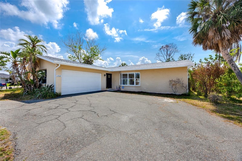 11465 7th St, Treasure Island, FL 33706
