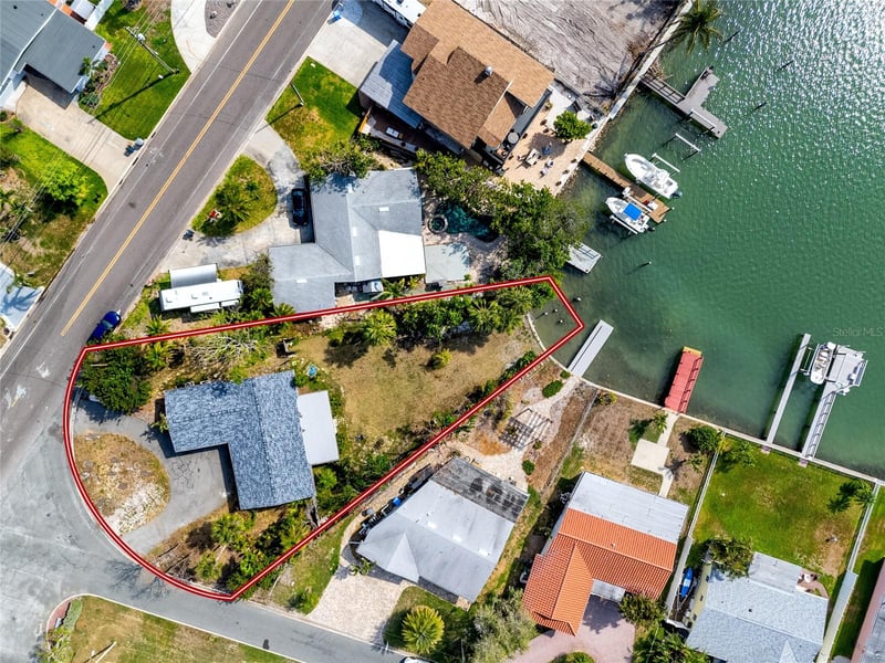 11465 7th St, Treasure Island, FL 33706