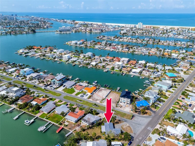 11465 7th St, Treasure Island, FL 33706