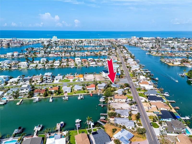 11465 7th St, Treasure Island, FL 33706