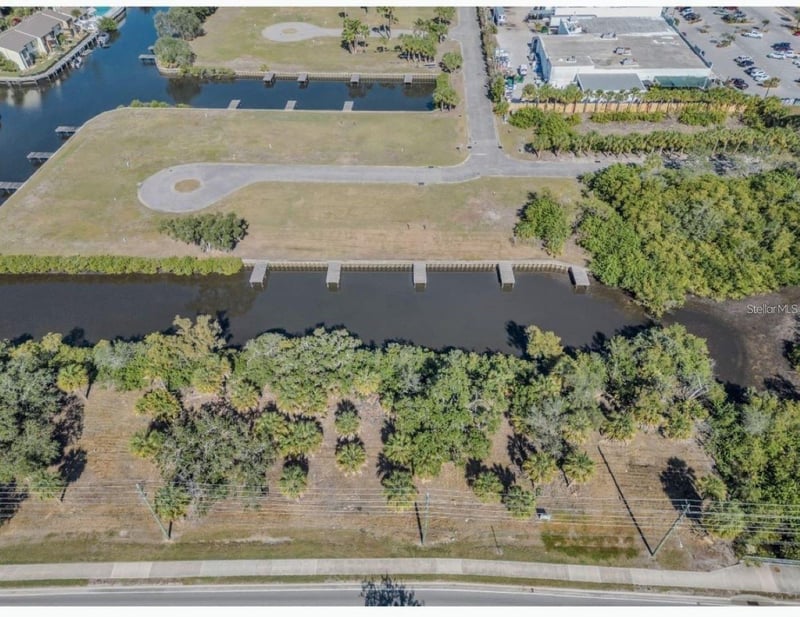 100 Meres Blvd, Tarpon Springs, FL 34689