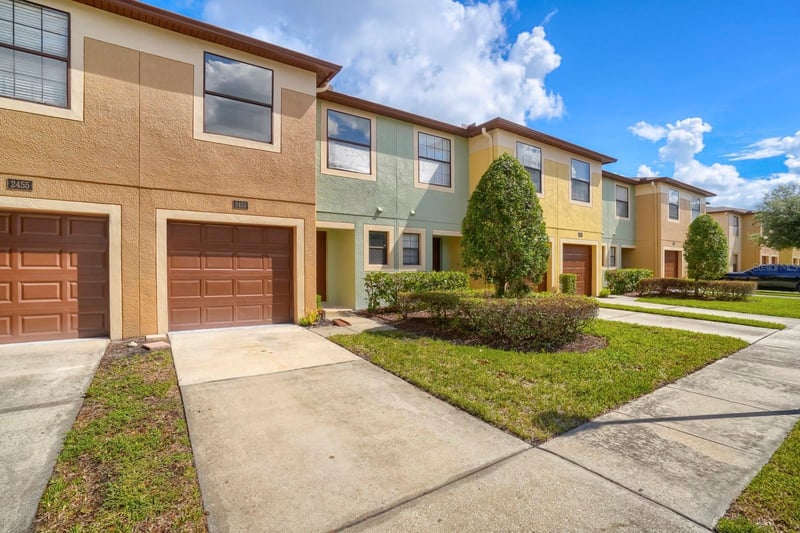 2453 Edgewater Falls Dr, Brandon, FL 33511