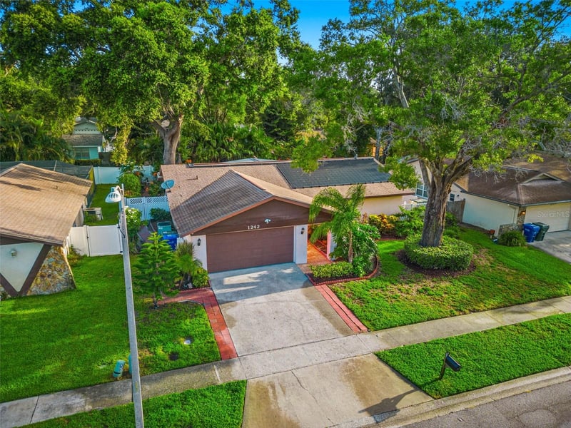 1242 Whisper Dr, Largo, FL 33770