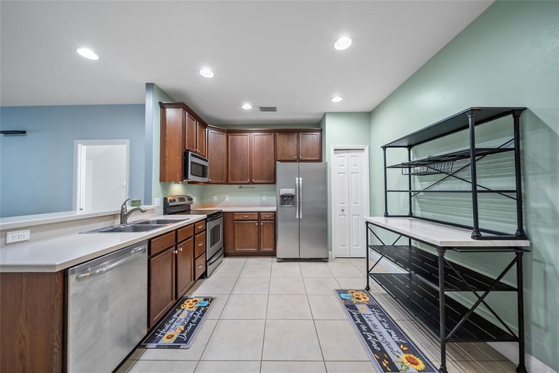 558 Harbor Ridge Dr, Palm Harbor, FL 34683