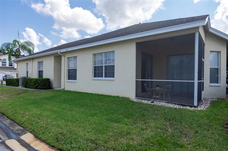 1050 Starkey Rd #208, Largo, FL 33771