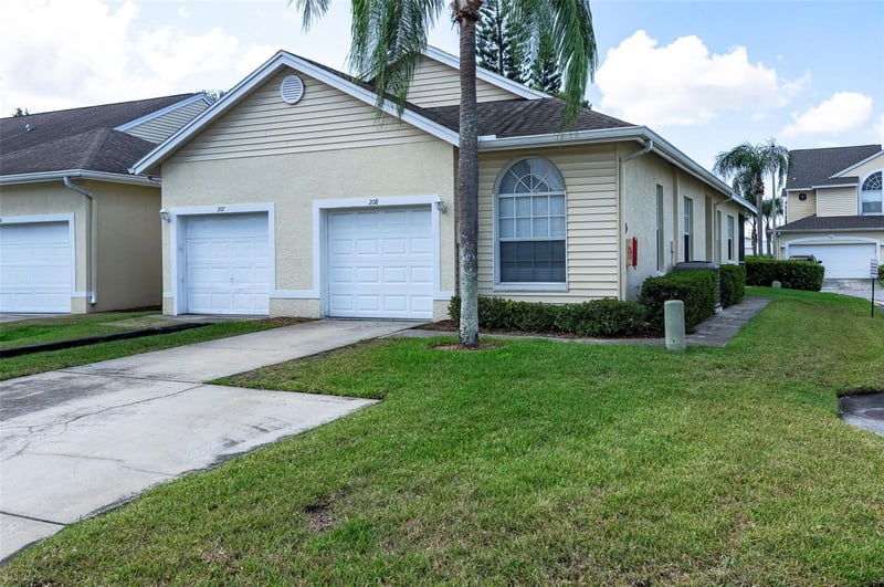 1050 Starkey Rd #208, Largo, FL 33771