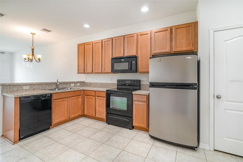 1984 Hawks View Dr, Ruskin, FL 33570