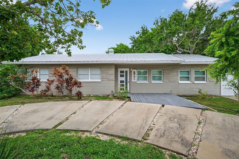 300 Davison Ave, St Petersburg, FL 33703