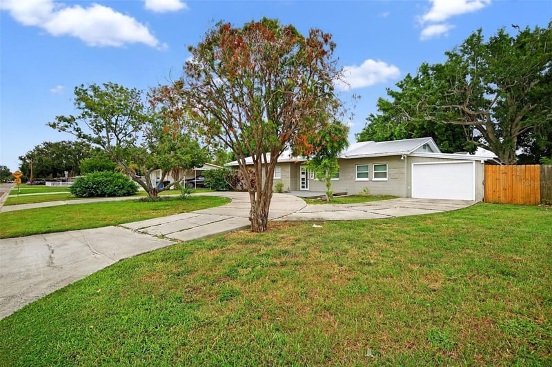300 Davison Ave, St Petersburg, FL 33703