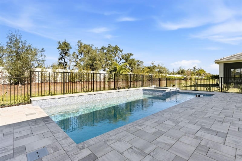 17715 Palmiste Dr, Bradenton, FL 34202