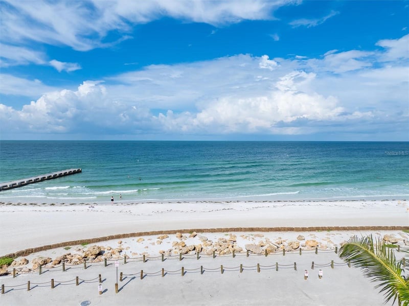 1207 Gulf Dr, Bradenton Beach, FL 34217