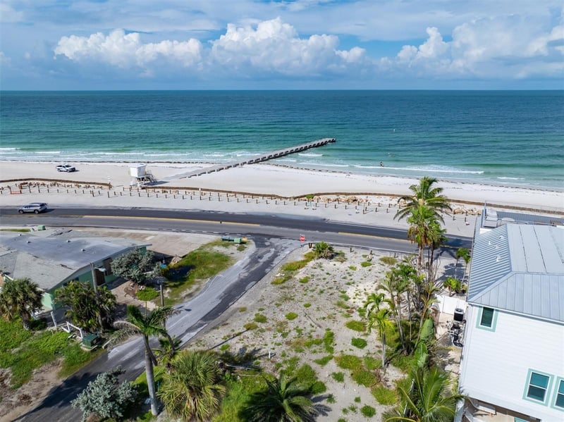 1207 Gulf Dr, Bradenton Beach, FL 34217