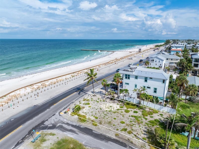 1207 Gulf Dr, Bradenton Beach, FL 34217