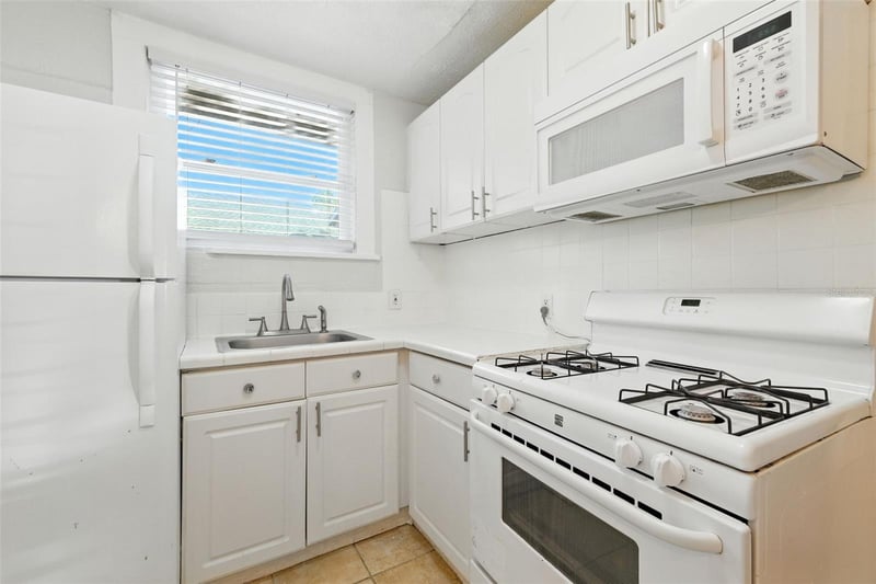 1040 19th Ave, St Petersburg, FL 33704