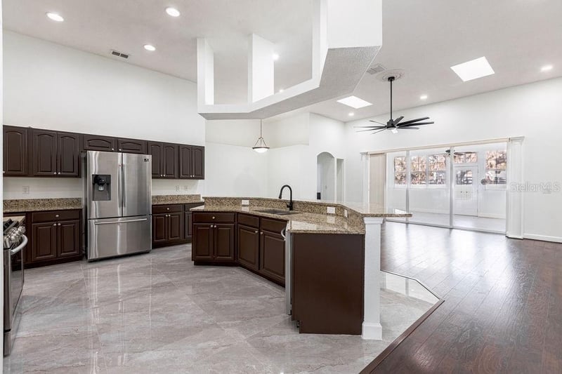 1032 Legends Pass Dr, Valrico, FL 33594