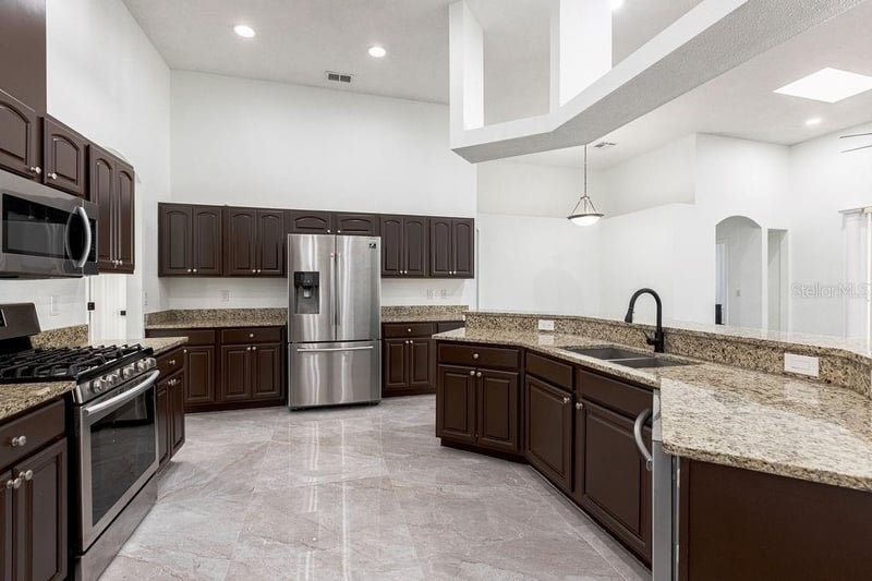 1032 Legends Pass Dr, Valrico, FL 33594