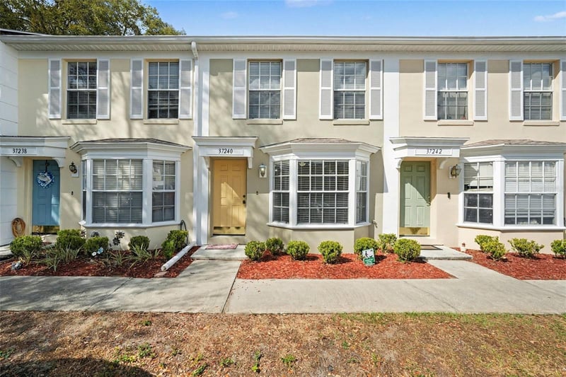 37240 Embassy Park Ln, Dade City, FL 33525