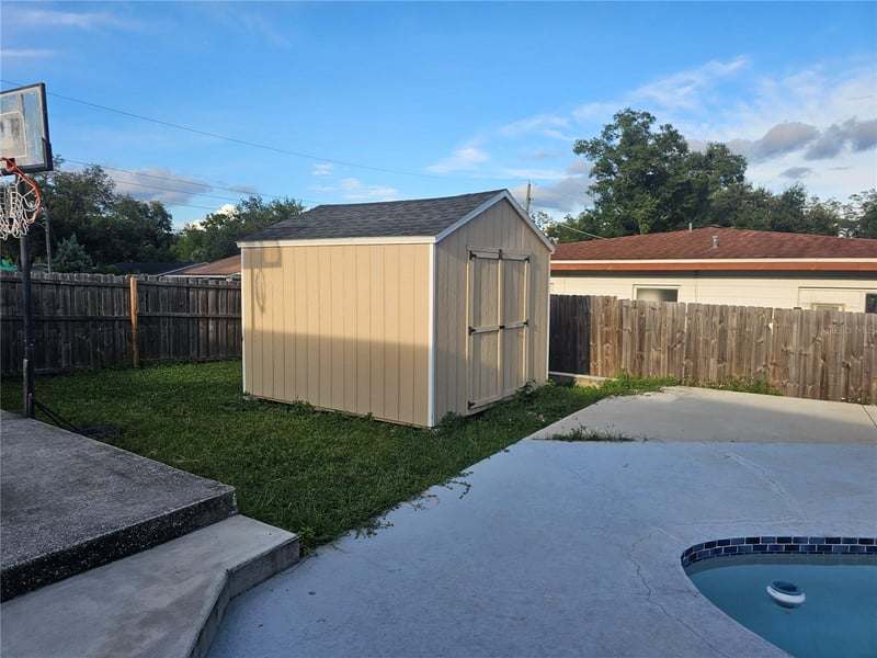 301 Seneca Ave, Tampa, FL 33612