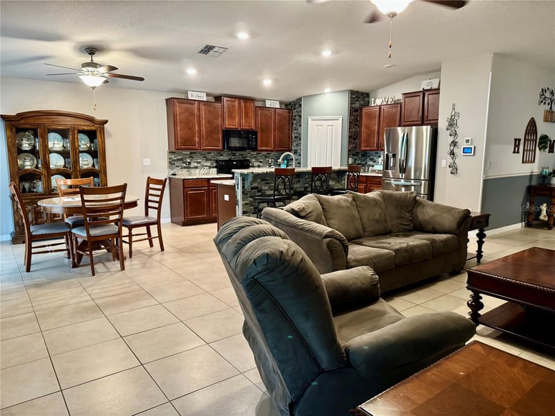 9712 Sage Creek Dr, Ruskin, FL 33573