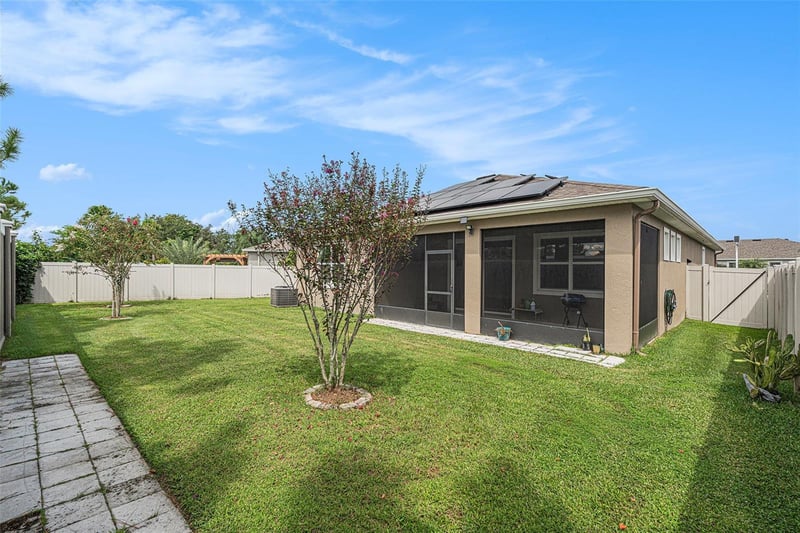 8040 Wheat Stone Dr, Zephyrhills, FL 33540