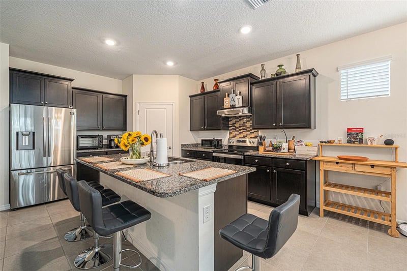 8040 Wheat Stone Dr, Zephyrhills, FL 33540