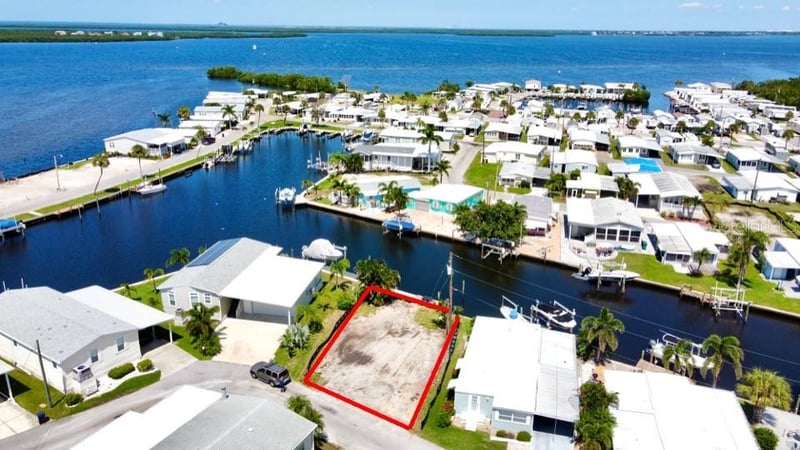 280 Nassau Dr, Palmetto, FL 34221