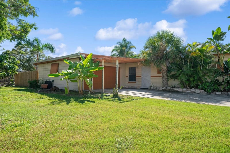 6903 Shore Dr, South Pasadena, FL 33707
