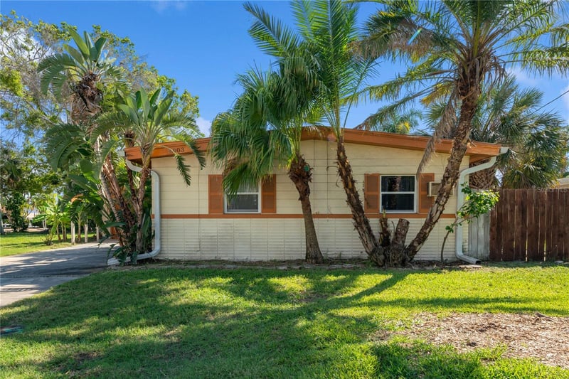 6903 Shore Dr, South Pasadena, FL 33707