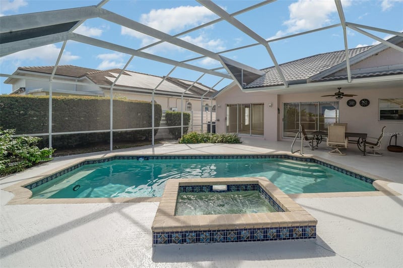 4817 61st Avenue Dr #10B, Bradenton, FL 34210