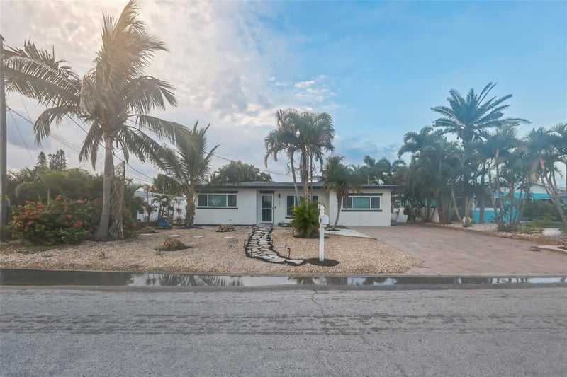 747 Pruitt Dr, Madeira Beach, FL 33708