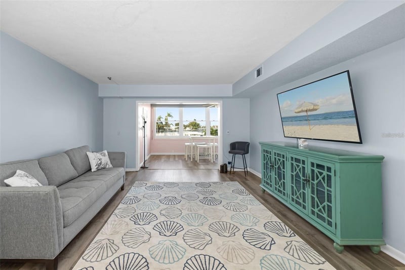 1868 Shore Dr #207, South Pasadena, FL 33707