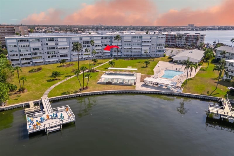 1868 Shore Dr #207, South Pasadena, FL 33707