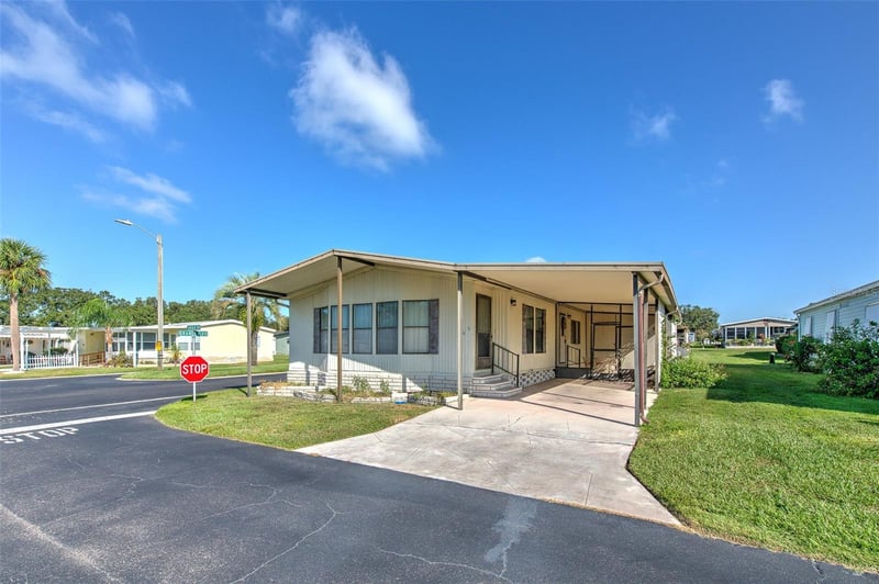 37605 Amigo Dr, Zephyrhills, FL 33541