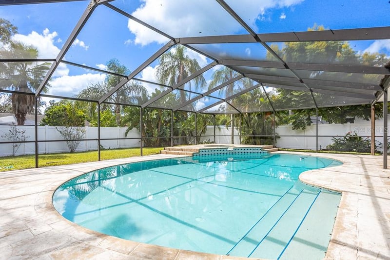 1623 Shady Leaf Dr, Valrico, FL 33596