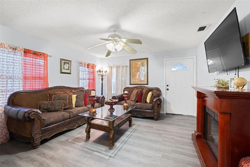 8012 11th St, Tampa, FL 33604