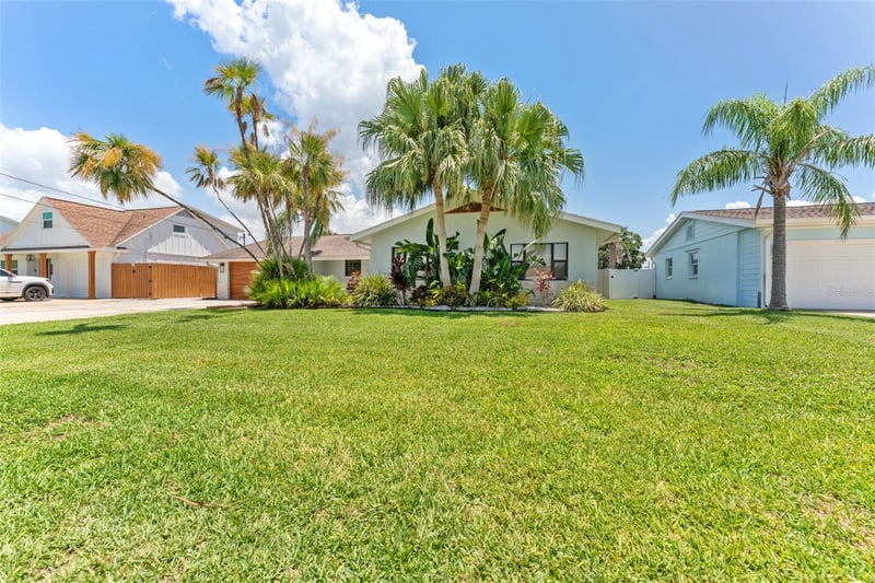 8720 Hickorywood Ln, Tampa, FL 33615