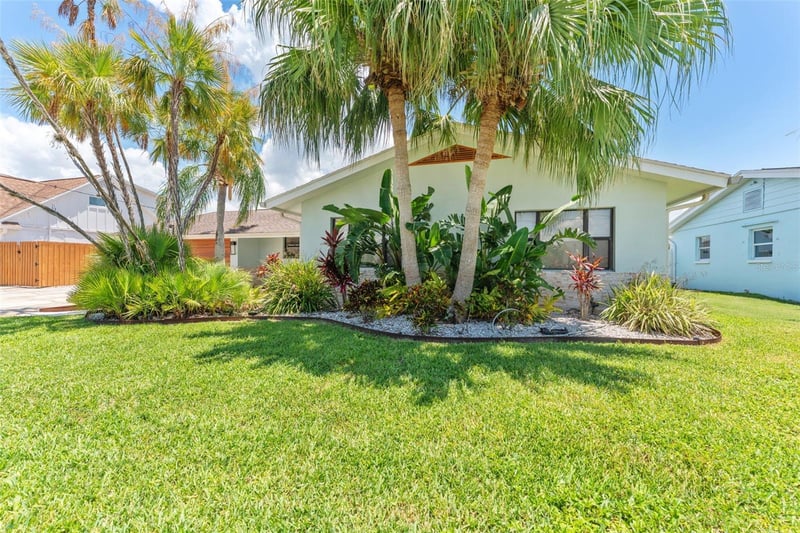 8720 Hickorywood Ln, Tampa, FL 33615