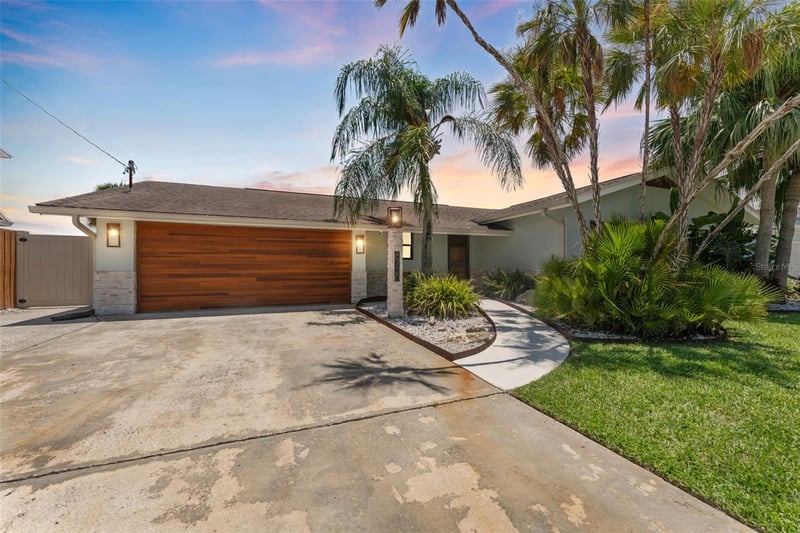 8720 Hickorywood Ln, Tampa, FL 33615