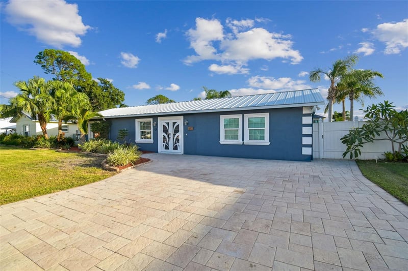 8708 Thornwood Ln, Tampa, FL 33615