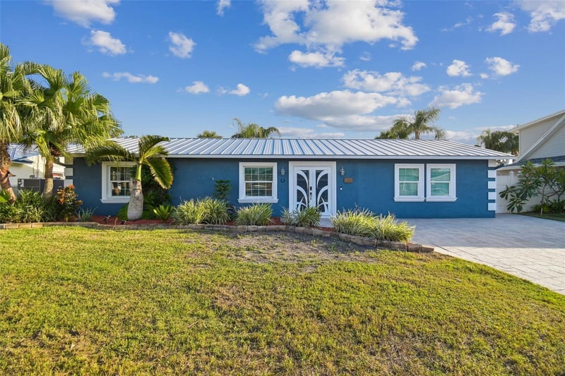 8708 Thornwood Ln, Tampa, FL 33615