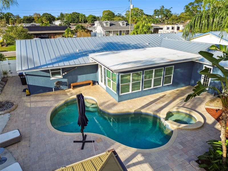 8708 Thornwood Ln, Tampa, FL 33615