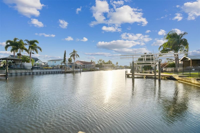8708 Thornwood Ln, Tampa, FL 33615