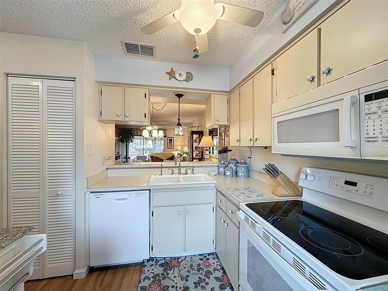 6433 Tina Dr #12, New Port Richey, FL 34653
